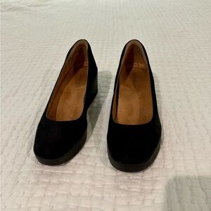 Vionic Black Wedge Pumps Sleek Minimalist Design